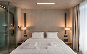 Icarus Hotel